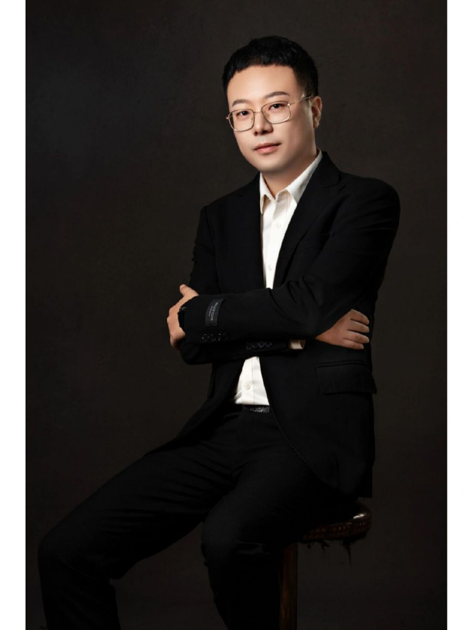 设计师个人简介 黄鑫 重庆喜巢装饰工程有限公司 总工 毕业于:贵州