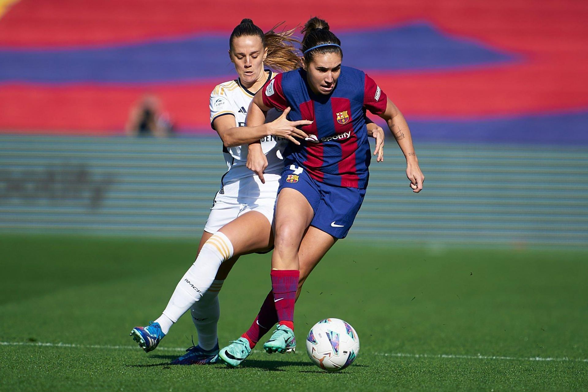 全场比赛结束,巴萨女足5-0战胜皇马女足,联赛开局9连胜,领跑西甲积分