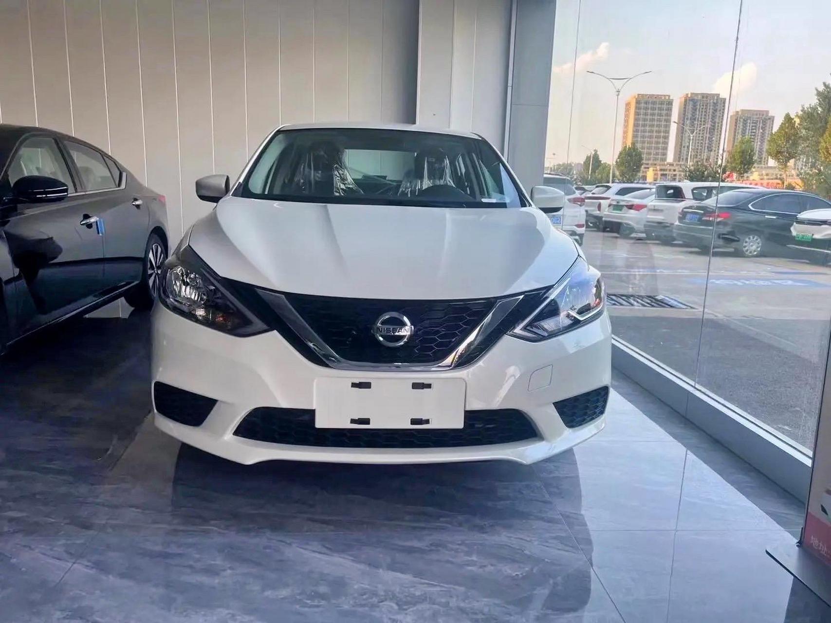 22款 经典轩逸舒适版  指导价108600(珍珠白 2000) 批发价76600 数量