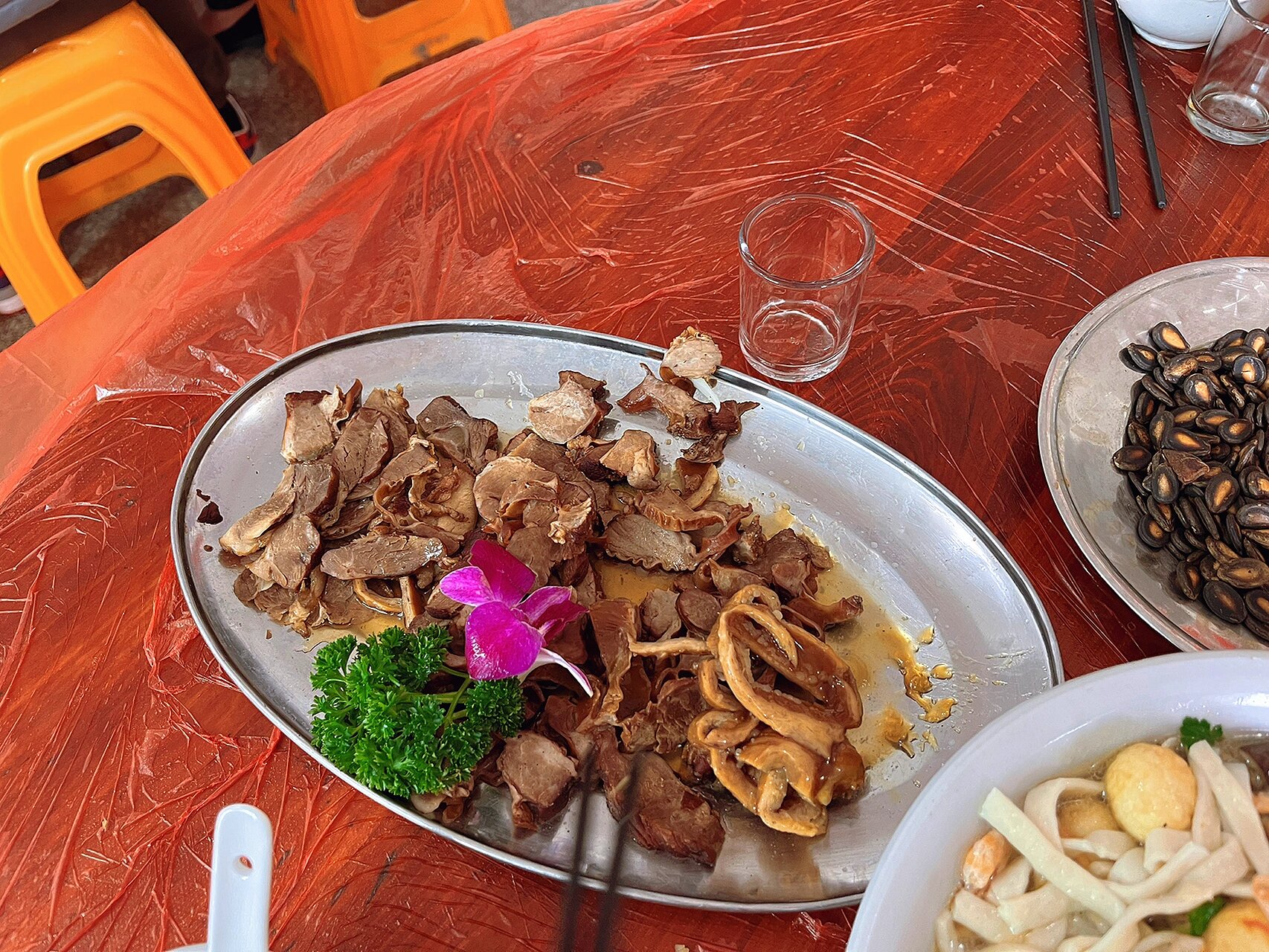 宁德家宴酒席 宁德当地必备家宴酒席菜品 	 过年时宴请亲戚,姨丈和