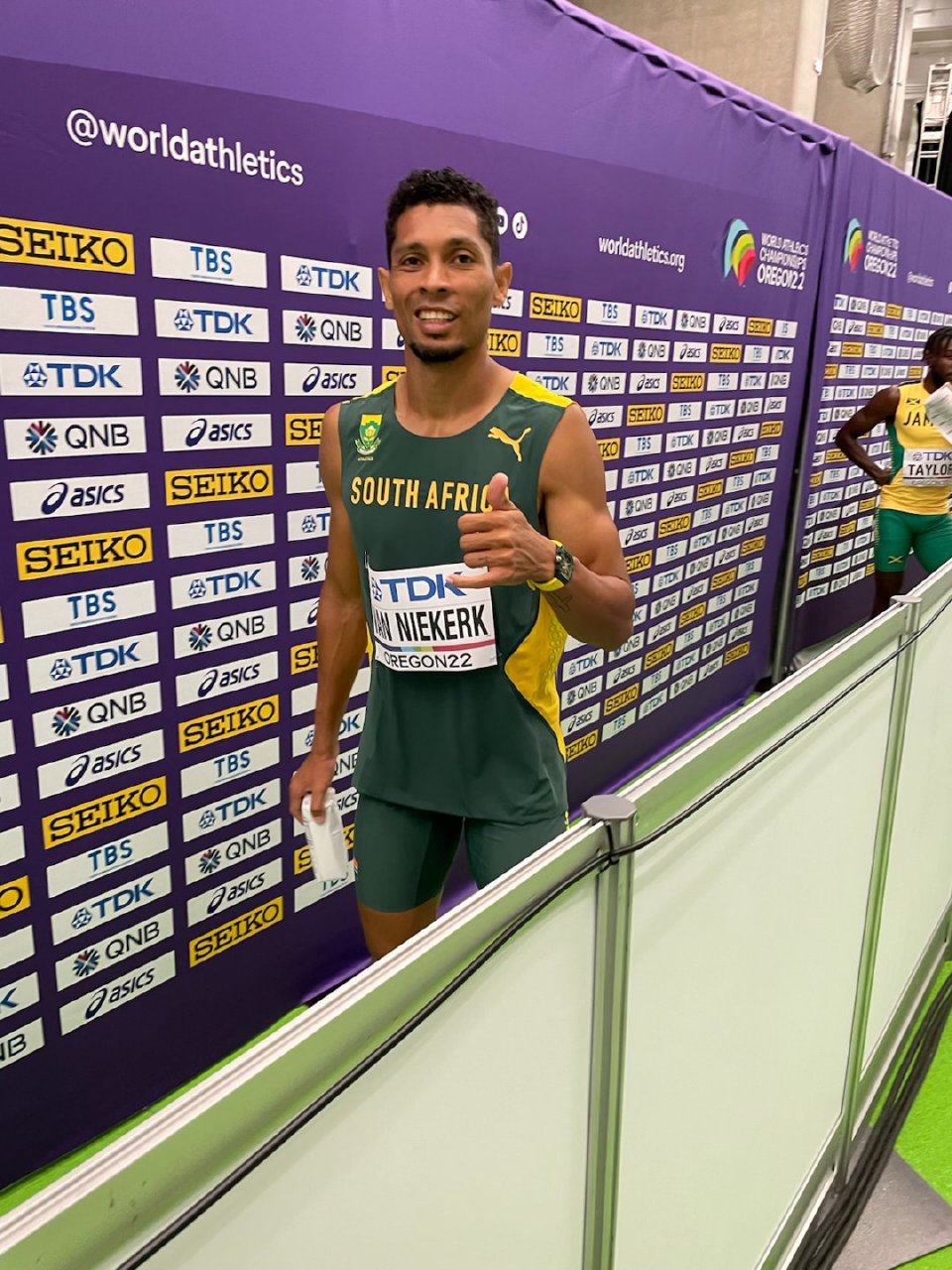 范尼凯克预赛45秒18, 小组第一晋级半决赛.