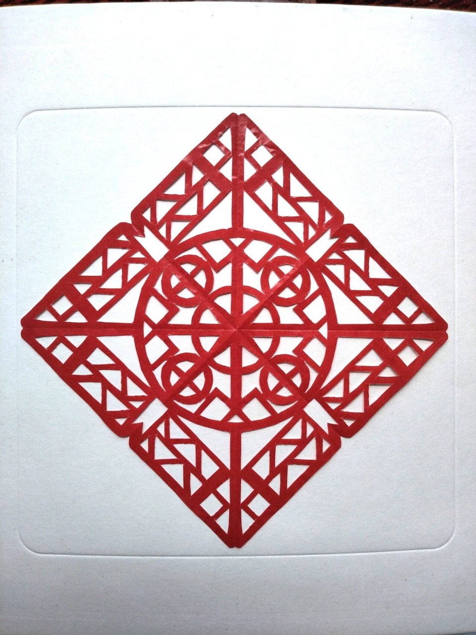 原创四角折剪纸窗花教程分享,事事皆圆满 今天来分享四角折剪纸的一个