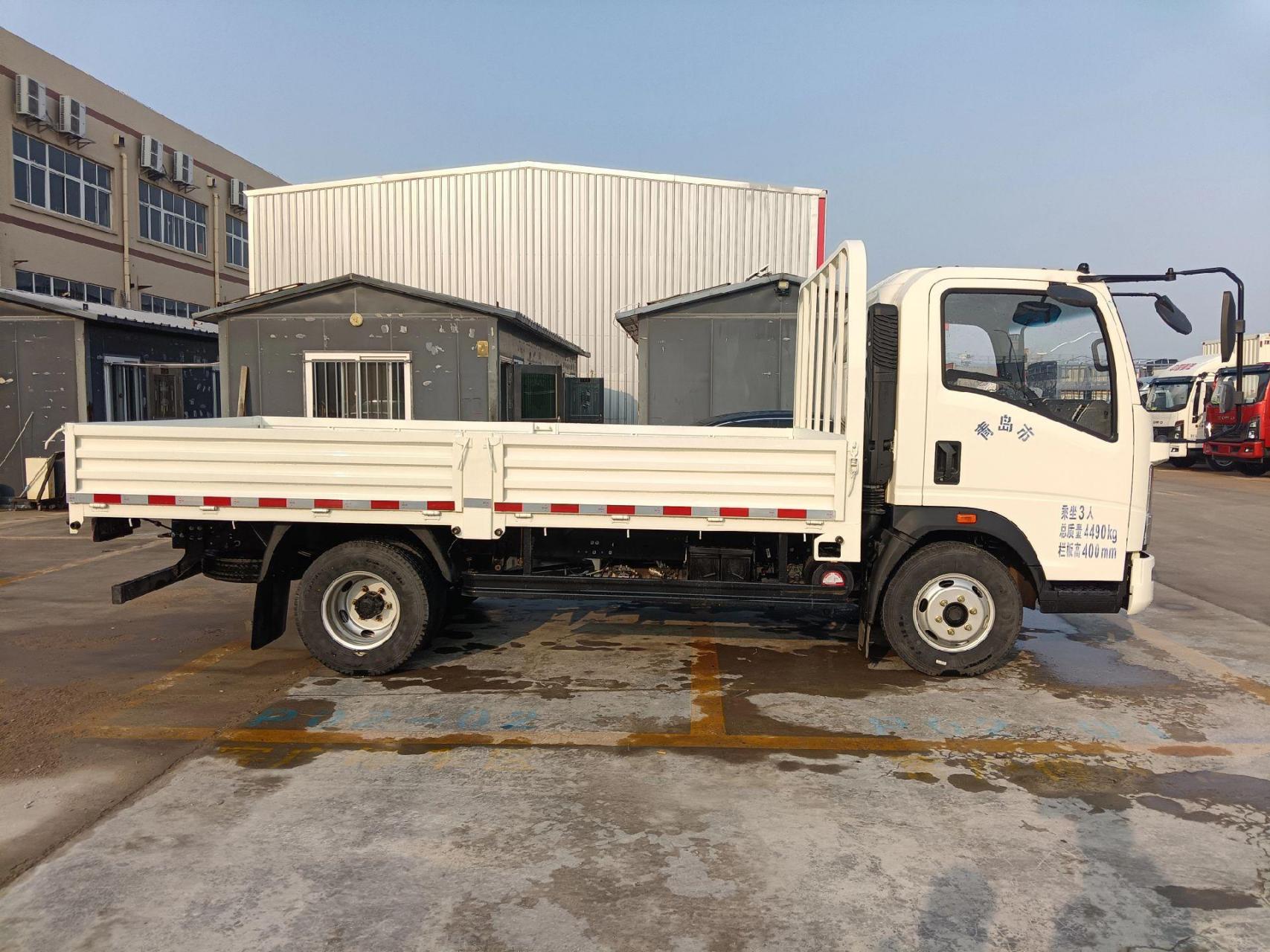 豪沃悍将m2,青岛华源盛通4s店车厢长4.2米,宽度2.3米箱货,2.