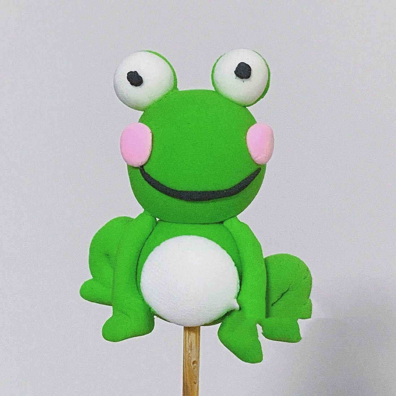 超简单的橡皮泥亲子手工 最近和儿子一起陆陆续续捏了好多橡皮泥,给