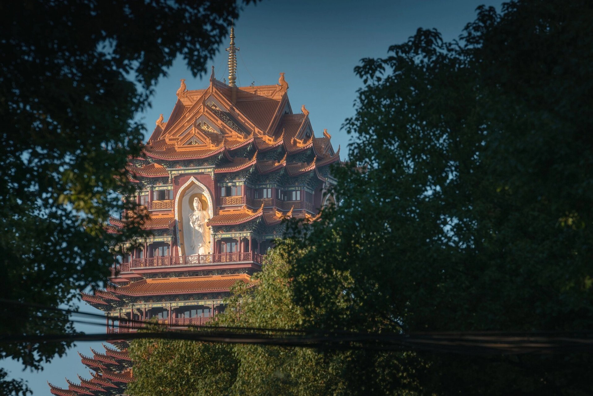 暖阳下的君山寺