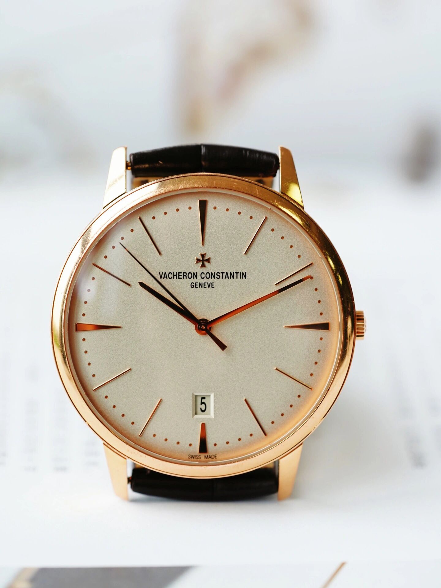 江诗丹顿85180绅士传承 江诗丹顿85180是一款品牌传承系列的男士腕表