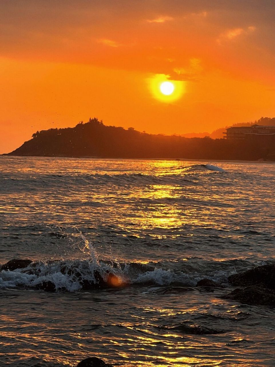 海被落日照成了粉橘色 	 731590 dzdd 91 masmash #海边拍照