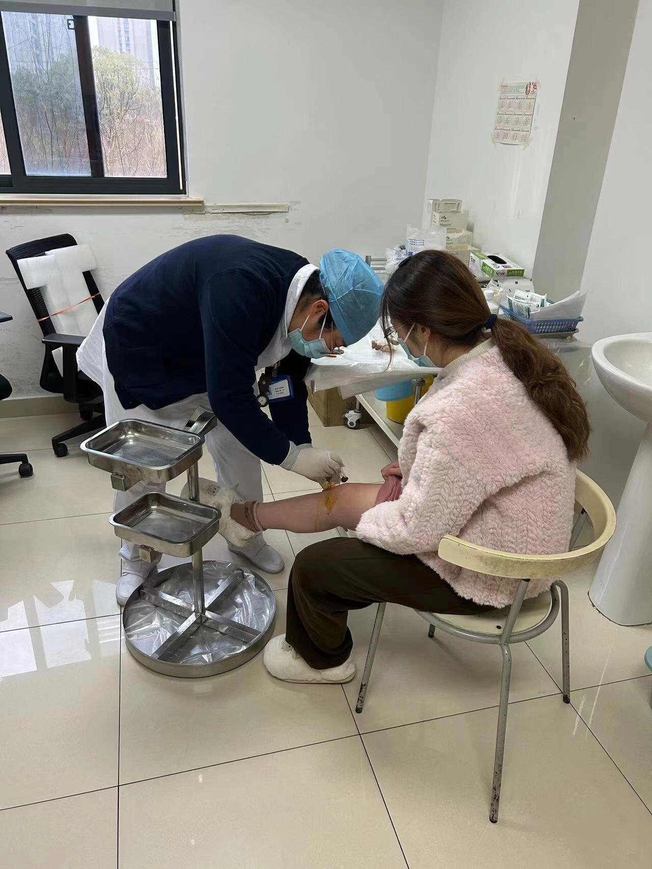 半月板关节镜术后拆线换药