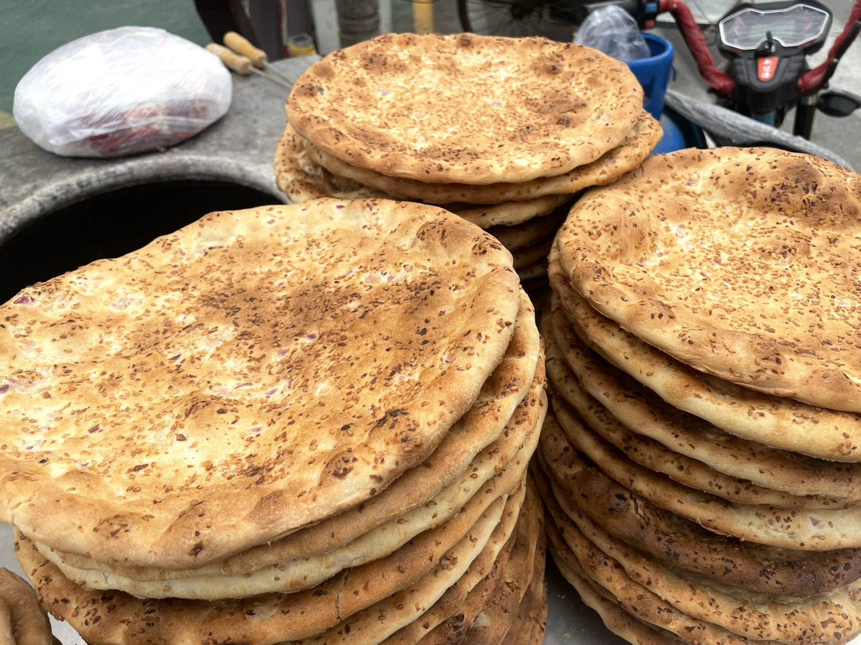 南阳美食——新疆大馕饼 位于港岛路张庄路路口,真的是新疆人做的呦 3