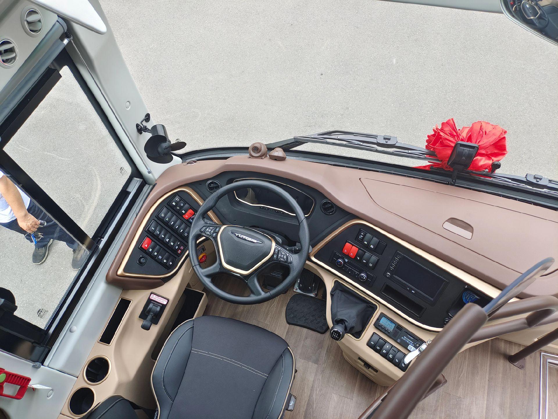 宇通c12高端1 1旅游大巴