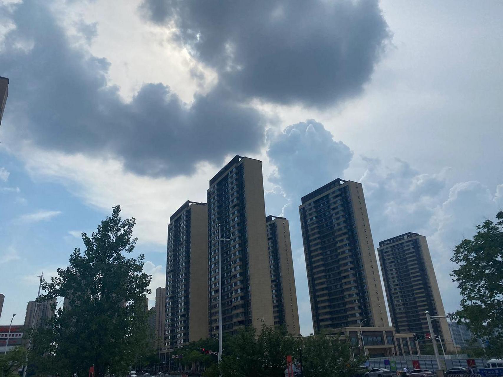 下午下雨前的岱山,天气还很晴朗,一会儿就突然变天了.