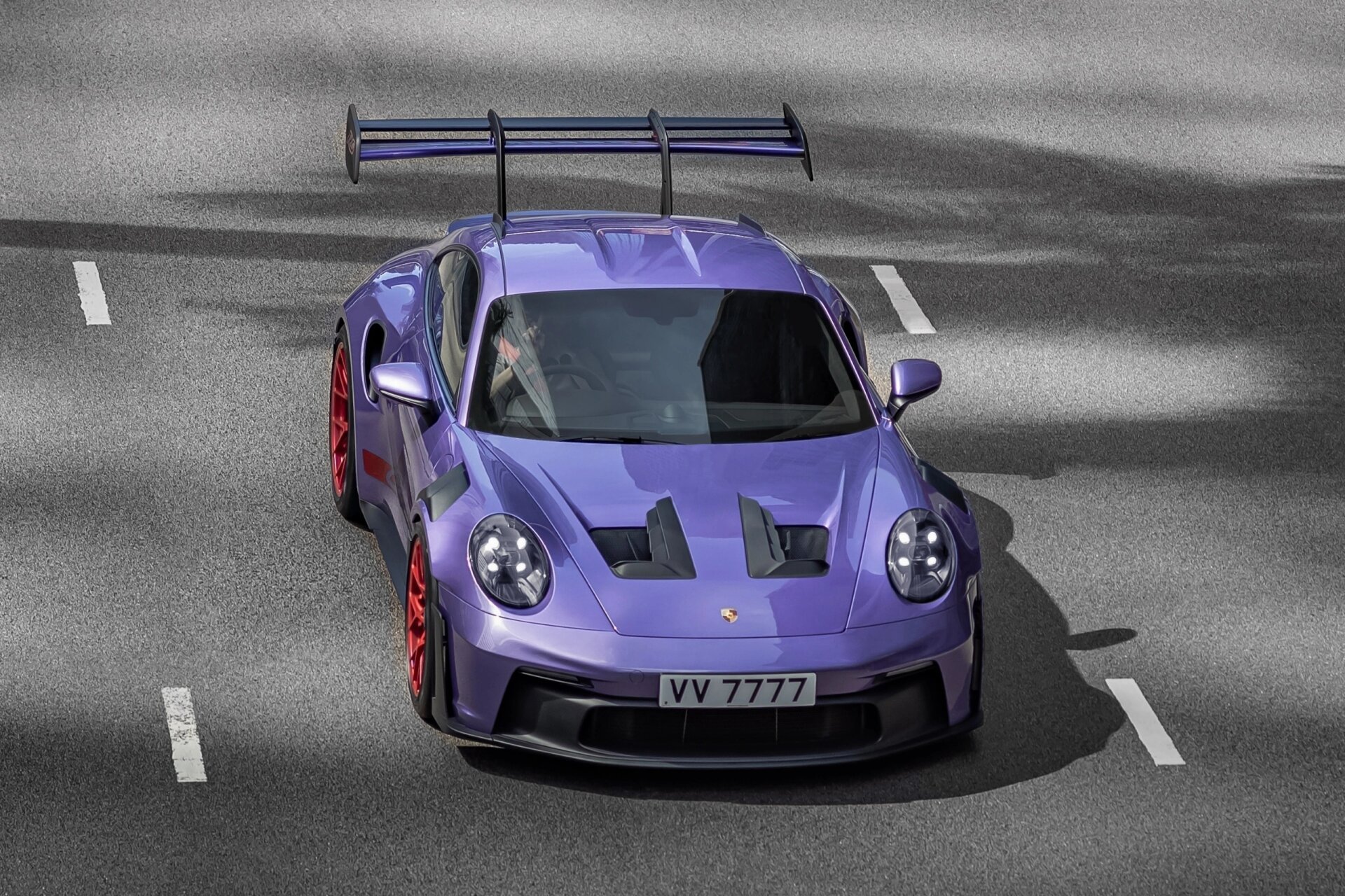 可以合法上路的保时捷赛车 992gt3rs与911gt2rs两台合法上路的猛兽