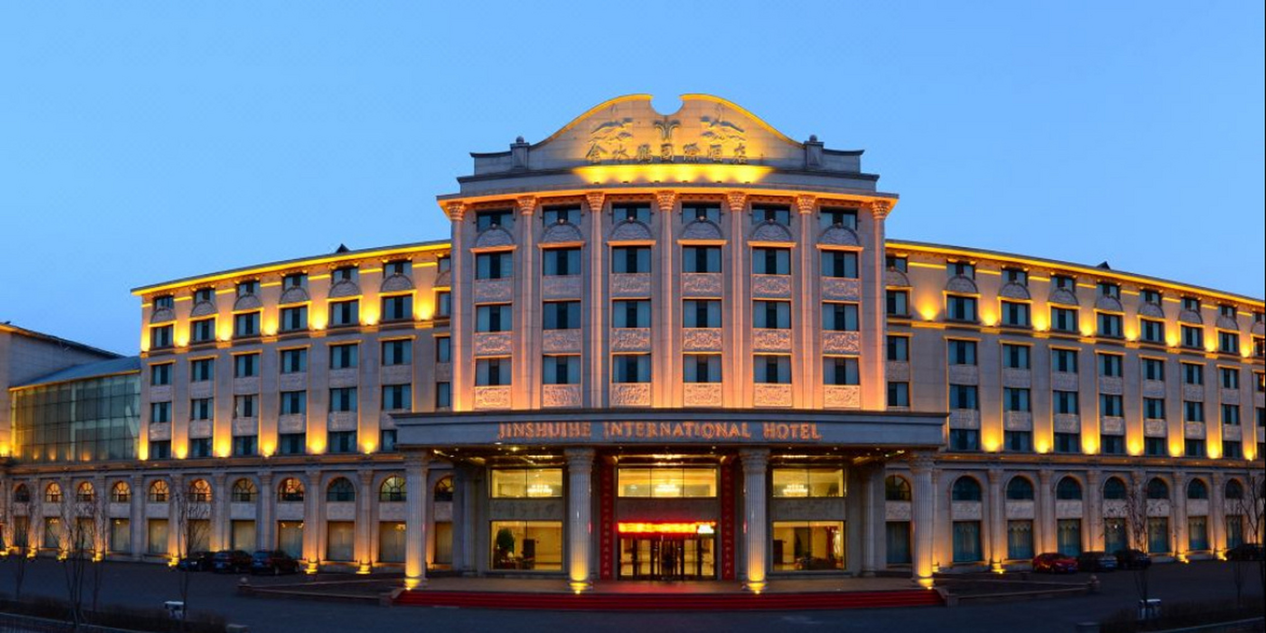 二道白河长白山北坡地方性五星级温泉宾馆 1,长白山皇冠假日温泉酒店