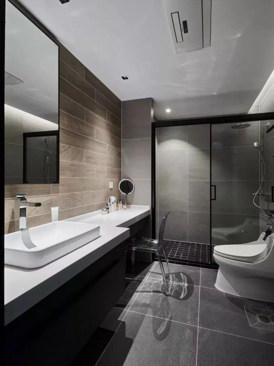 1,黄色黄色的地板砖颜色,可以说是使用较多的一种颜色,暖黄色的地砖