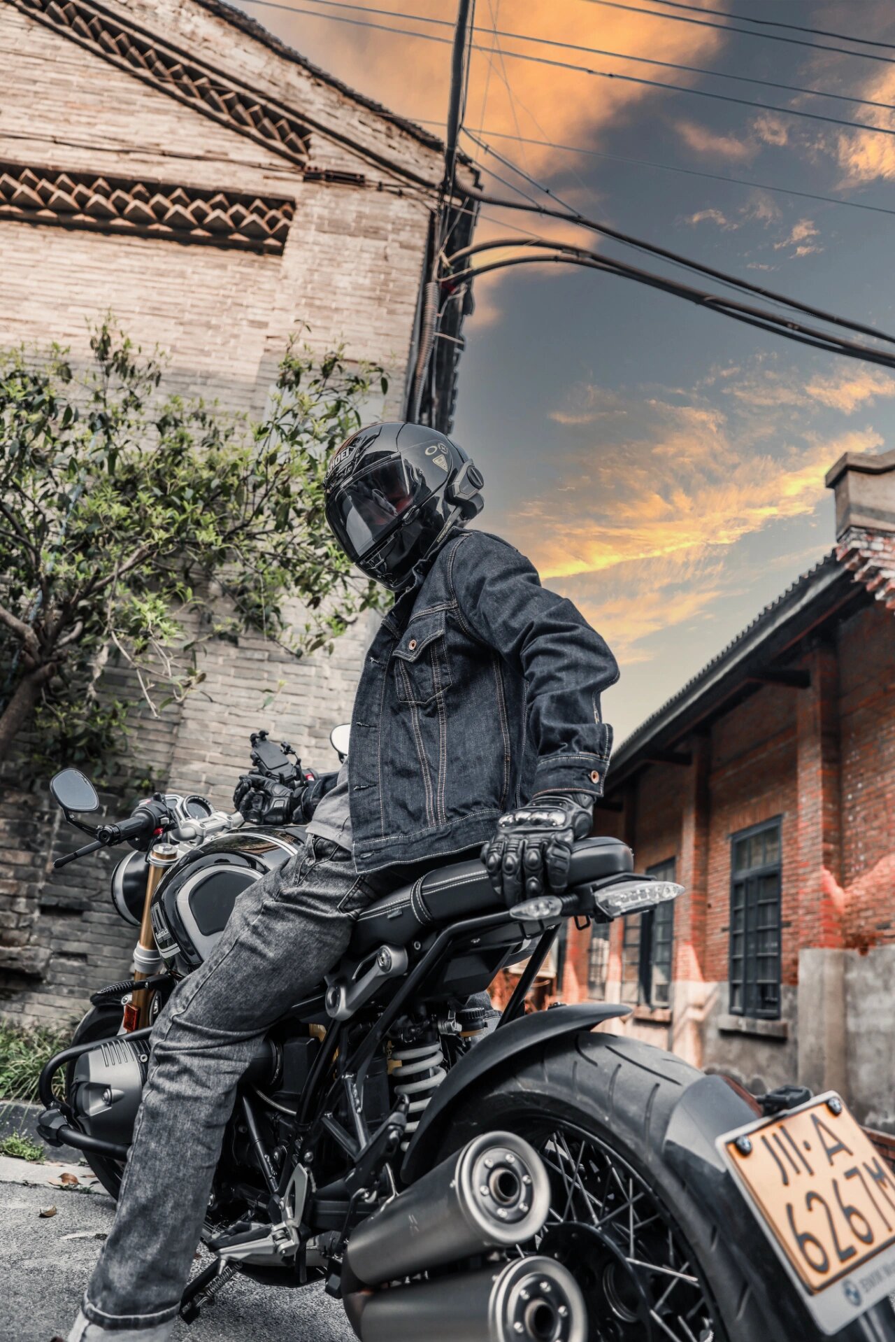 纵有疾风起,人生不言弃——机车骑士写真 机车有了,请问挡泥板在哪儿