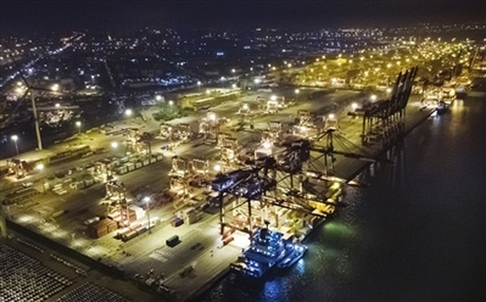 今年以来,天津港开通韩新海运欧洲线等4条新航线,集装箱航线总数达到