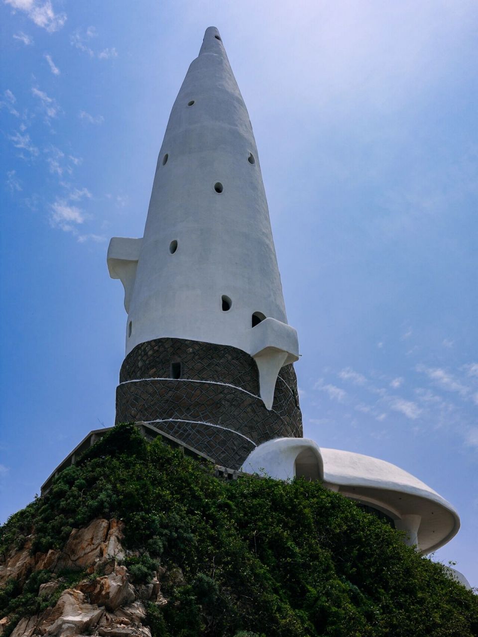 长乐下沙海滨度假村是过去福州去海边必去的景点,标志性的海螺塔是