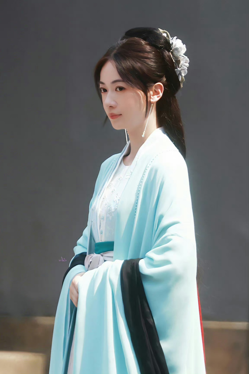 闲杂人等速速退开,不要来沾边吴谨言美女,只想看美女新剧,造型简直不