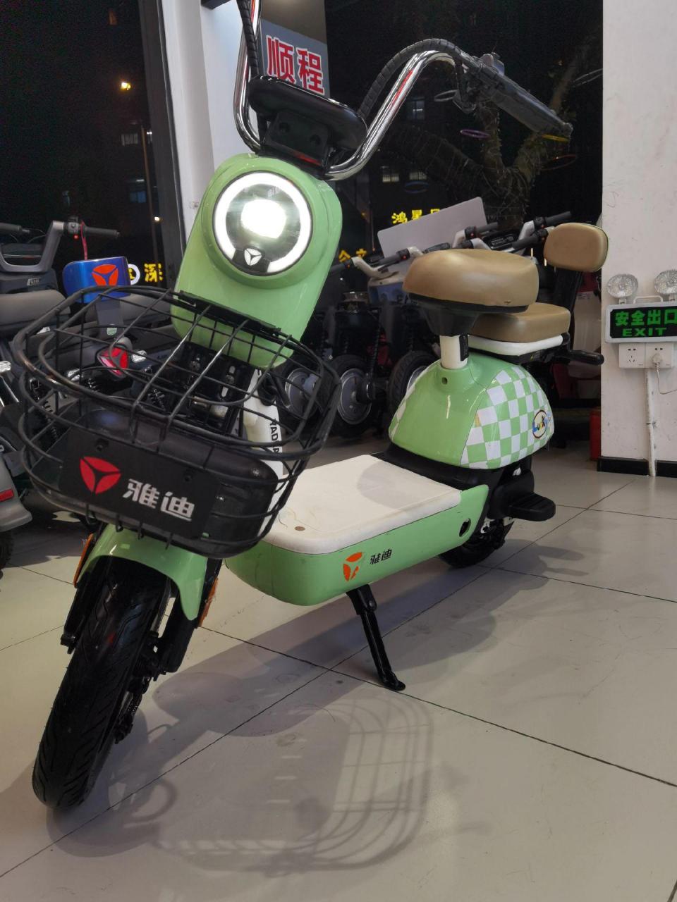 5新,无碰撞几乎无划痕,电池质保三个月,要的速速联系我电动车 二手