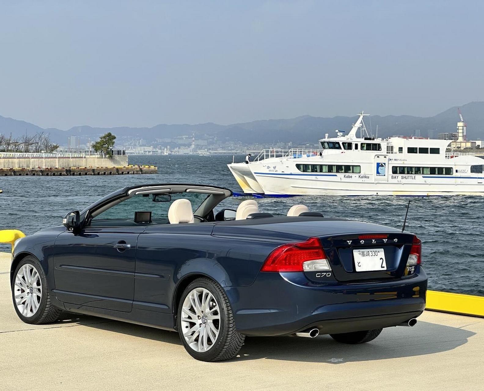 沃尔沃c70是一款可以全方位满足驾驶者多重需求的三折式硬顶四座敞篷