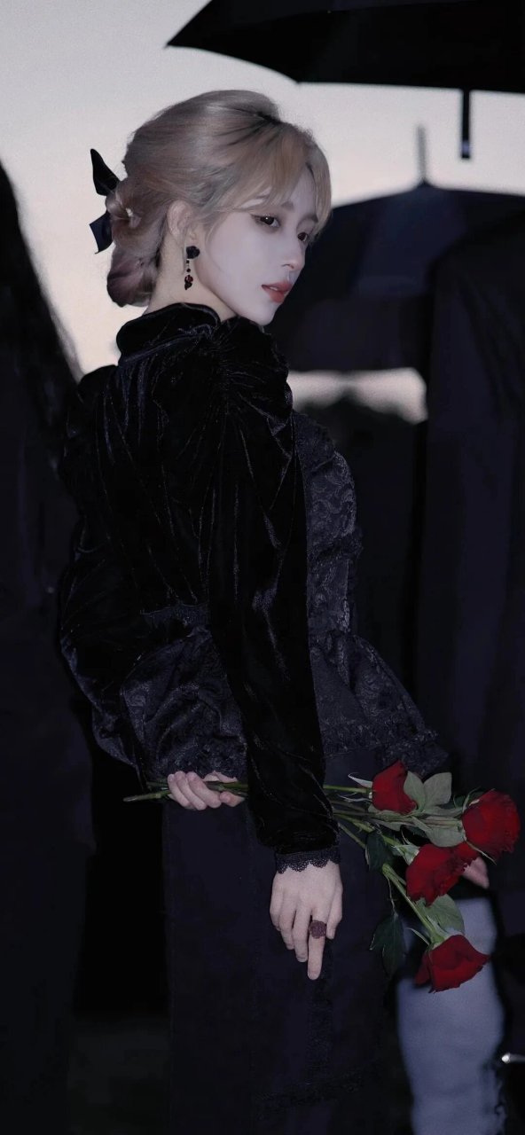 推荐黑色系女生壁纸