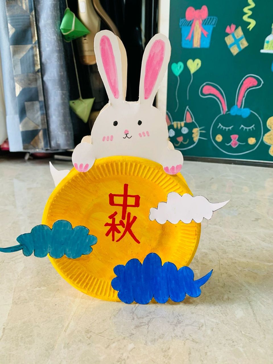 diy手工灯笼:中秋灯笼96幼儿园灯笼元宵灯笼 材料:蛋糕纸盘,用完的