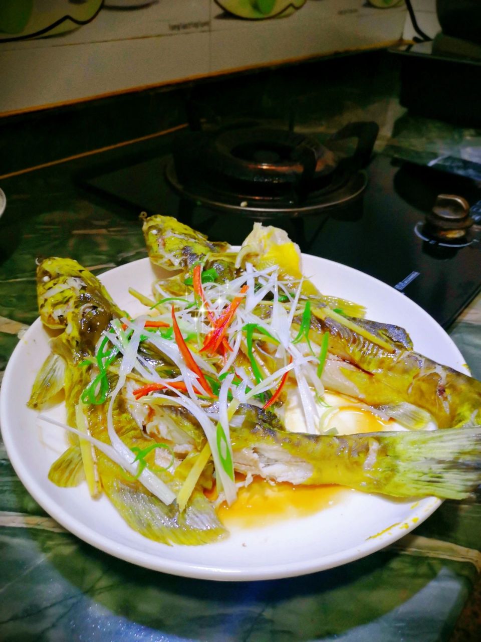 清蒸黄骨鱼 (这个步骤适用于任何清蒸鱼,按这个方法蒸好的鱼是非常