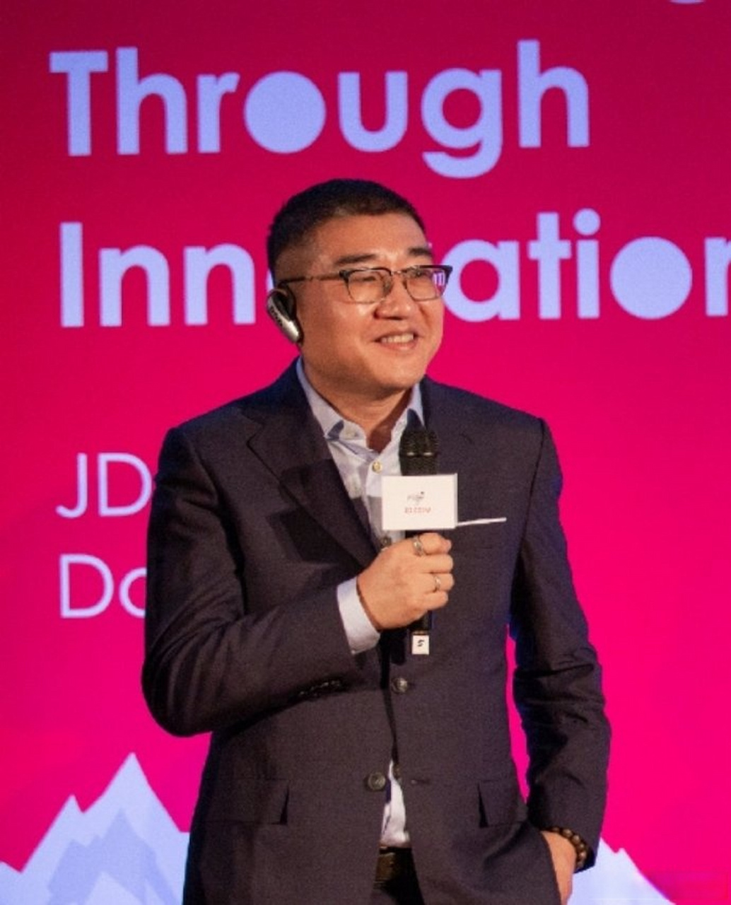 【#京东集团ceo徐雷退休#,#京东cfo许冉升任ceo#】5月11日,京东集团