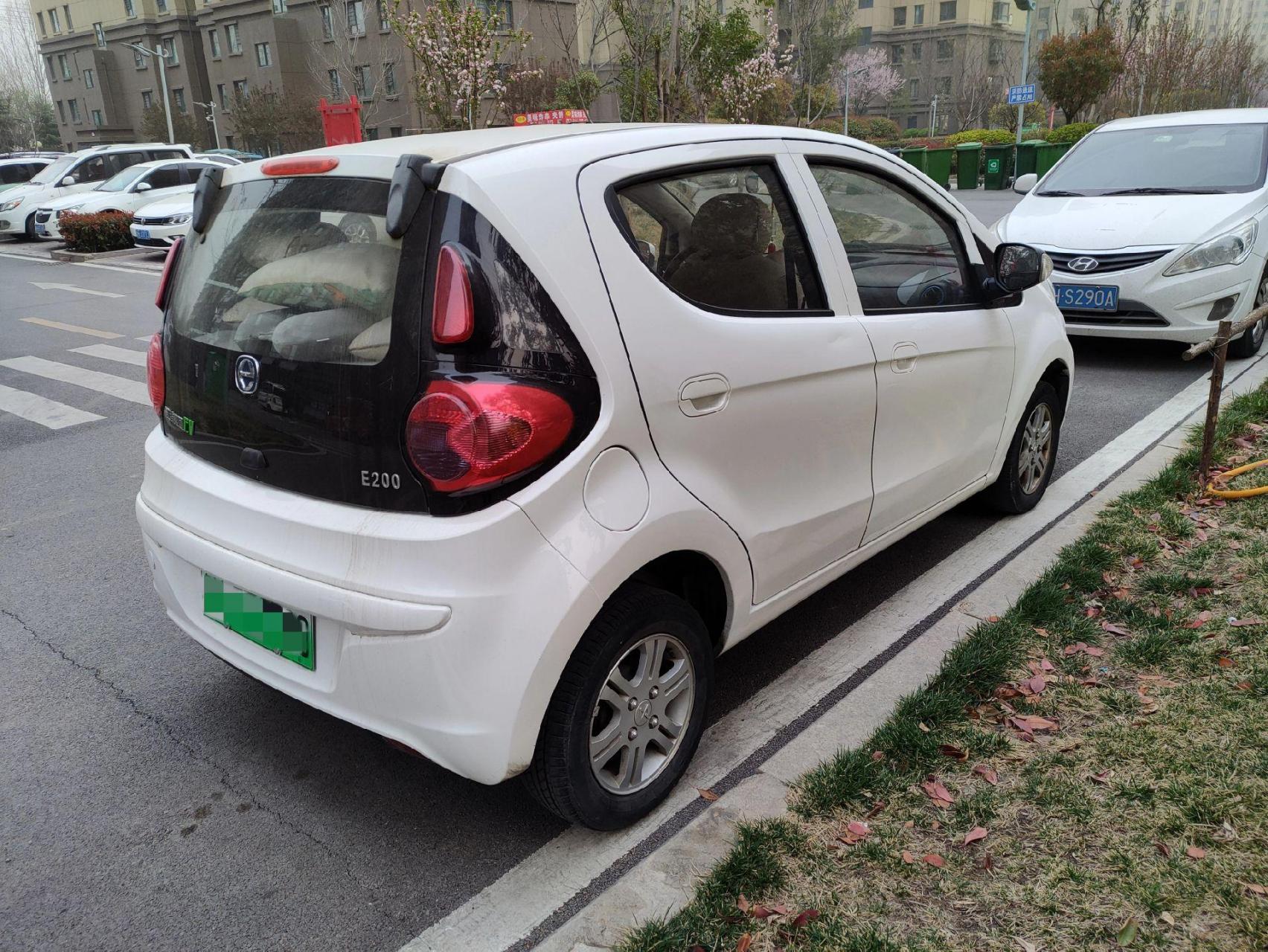 江铃e200新能源.