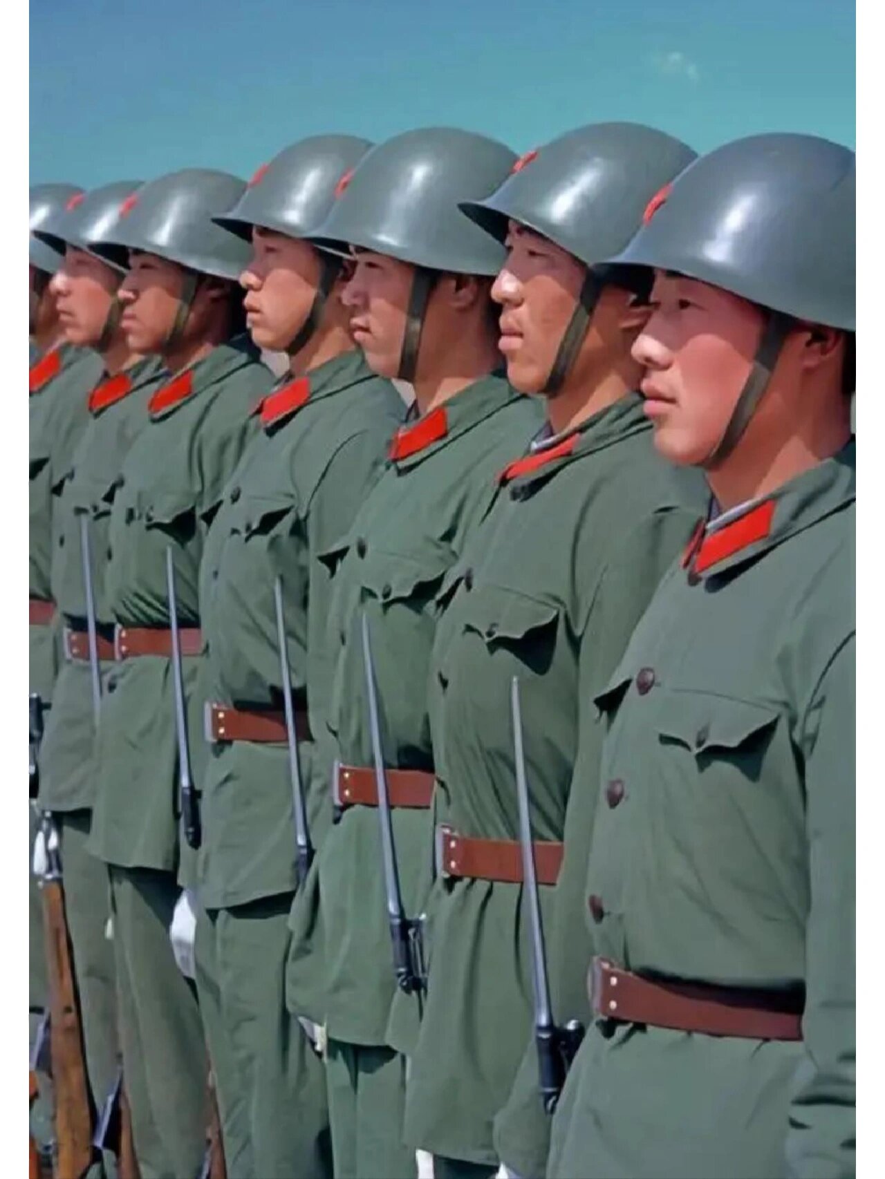80年代,天津,阅兵训练中的解放军战士,一张珍贵的老照片,镜头中的他们