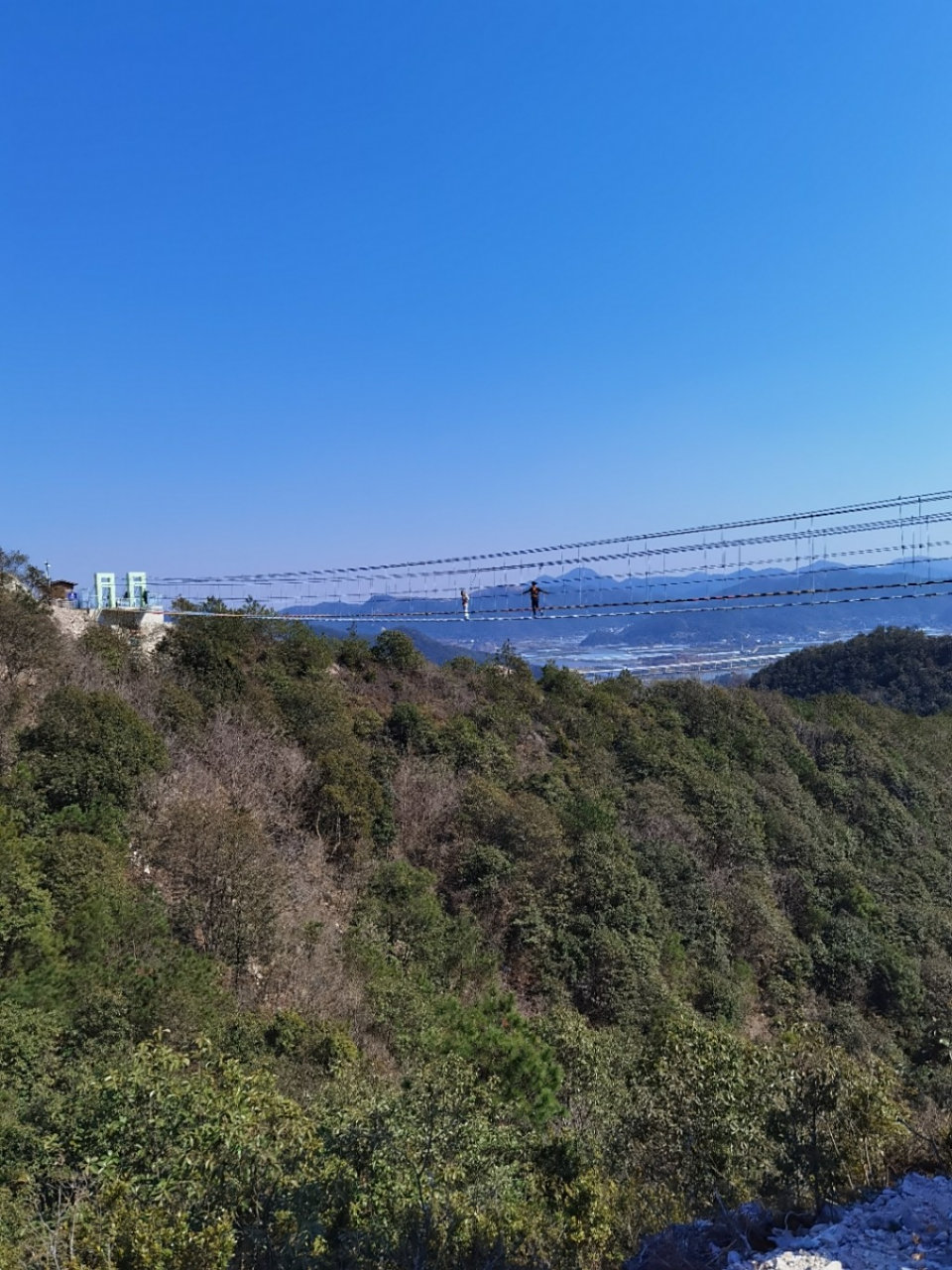 灵岩火山峰位于象山县中坭村,景区入口附近有停车场,开车过去还是很