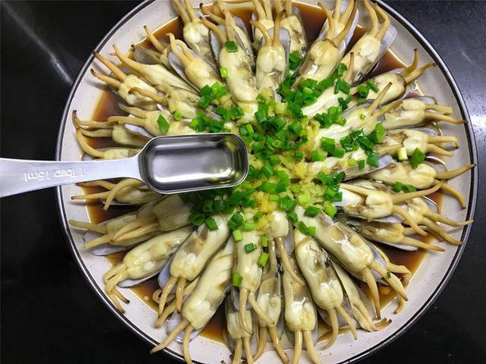 宁海长街蛏子正当食#每年的3～5月份都是吃蛏子,蛤蜊等贝壳类水产品