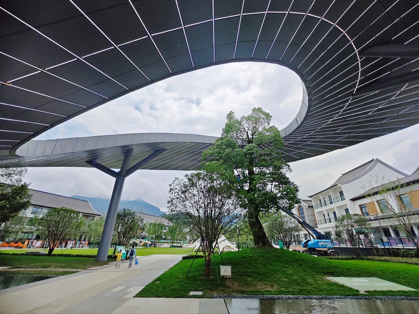 余村位于浙江省湖州市安吉县天荒坪镇,是天荒坪风景名胜区竹海景区