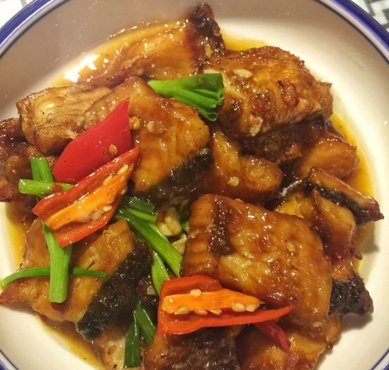 赣南小炒鱼是明代凌厨子创建的地方风味菜.