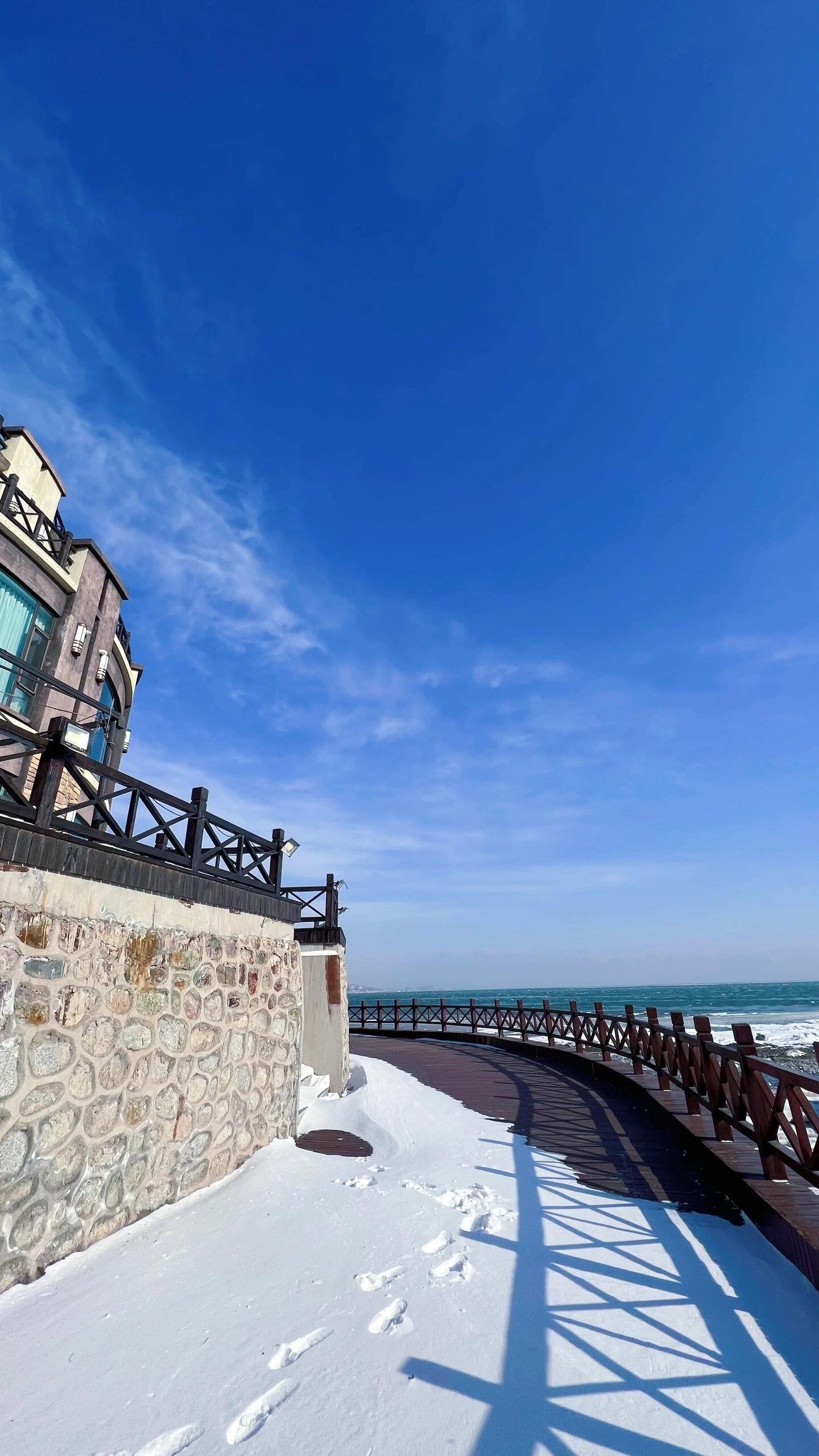 葫芦岛兴城龙回头景区兴海栈道冬天也很漂亮