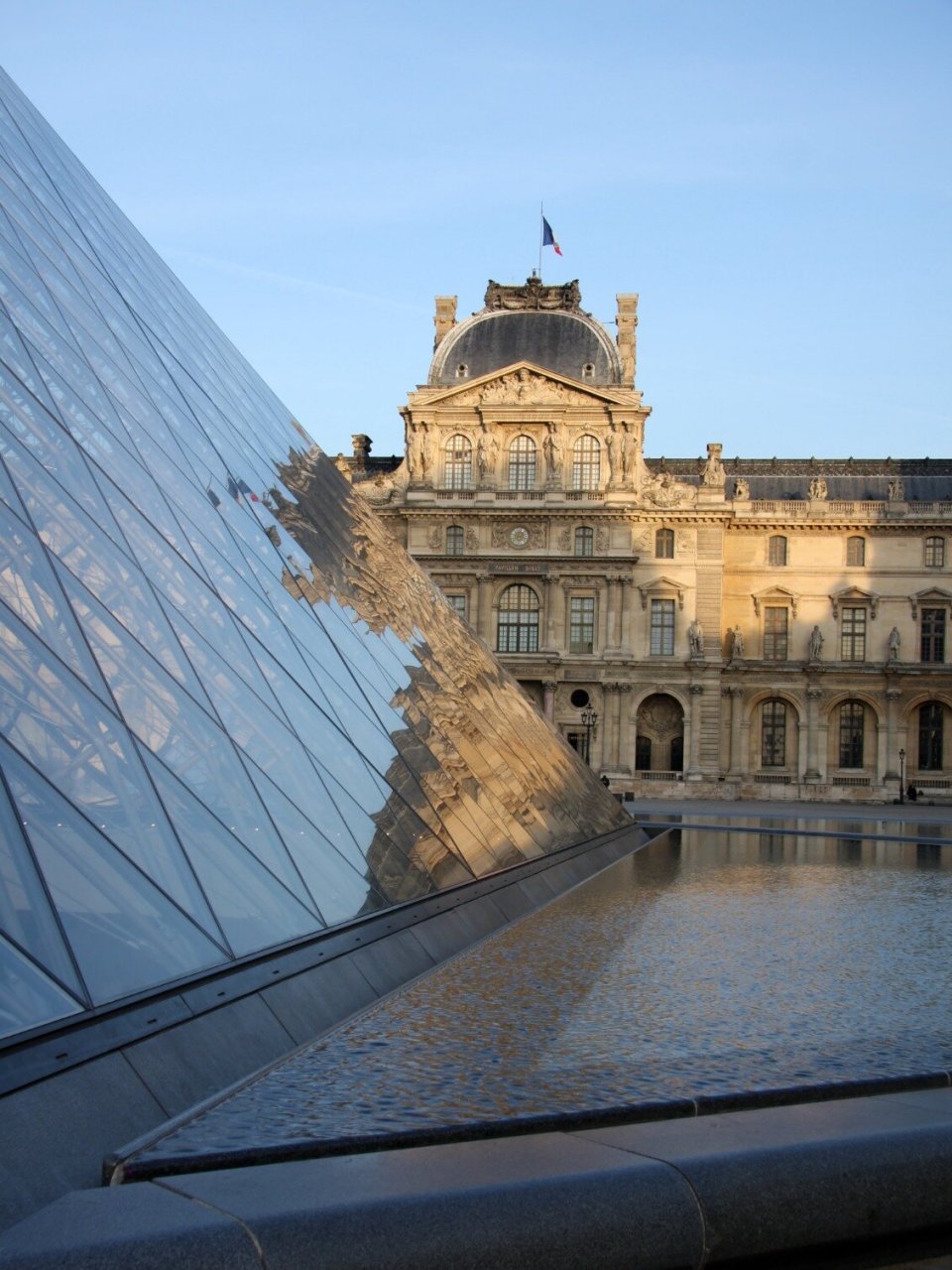 华裔设计师贝聿铭与卢浮宫金字塔的传奇故事 骄傲的法国人为什么会