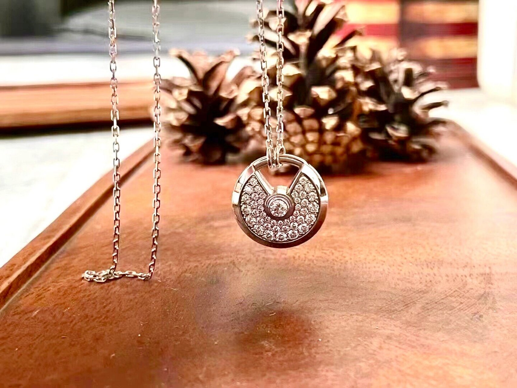 cartier卡地亚满钻护身符 卡地亚 满钻护身符项链 18k白金满天星镶钻