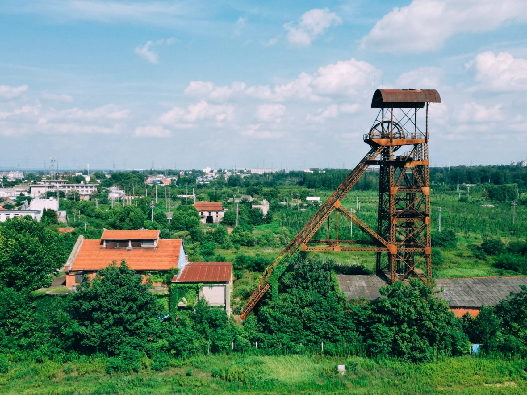 淮南的废弃煤矿井架 淮河以南矿区先后出现大通/九龙岗东/九龙岗西
