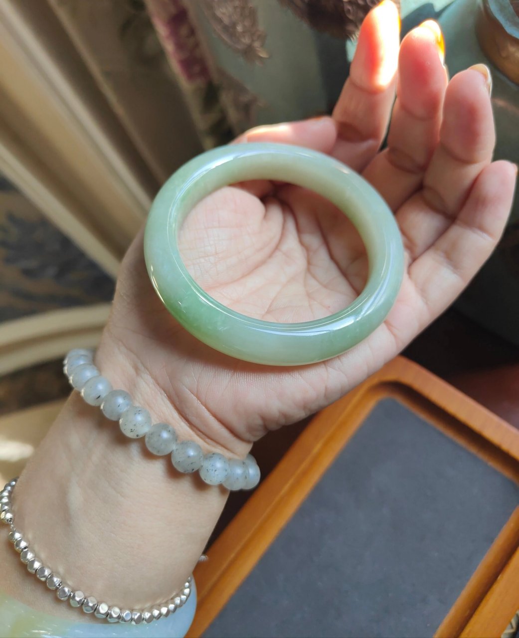 8圈口 和田玉青海料白晴底飘翠色水嫩翠青55.