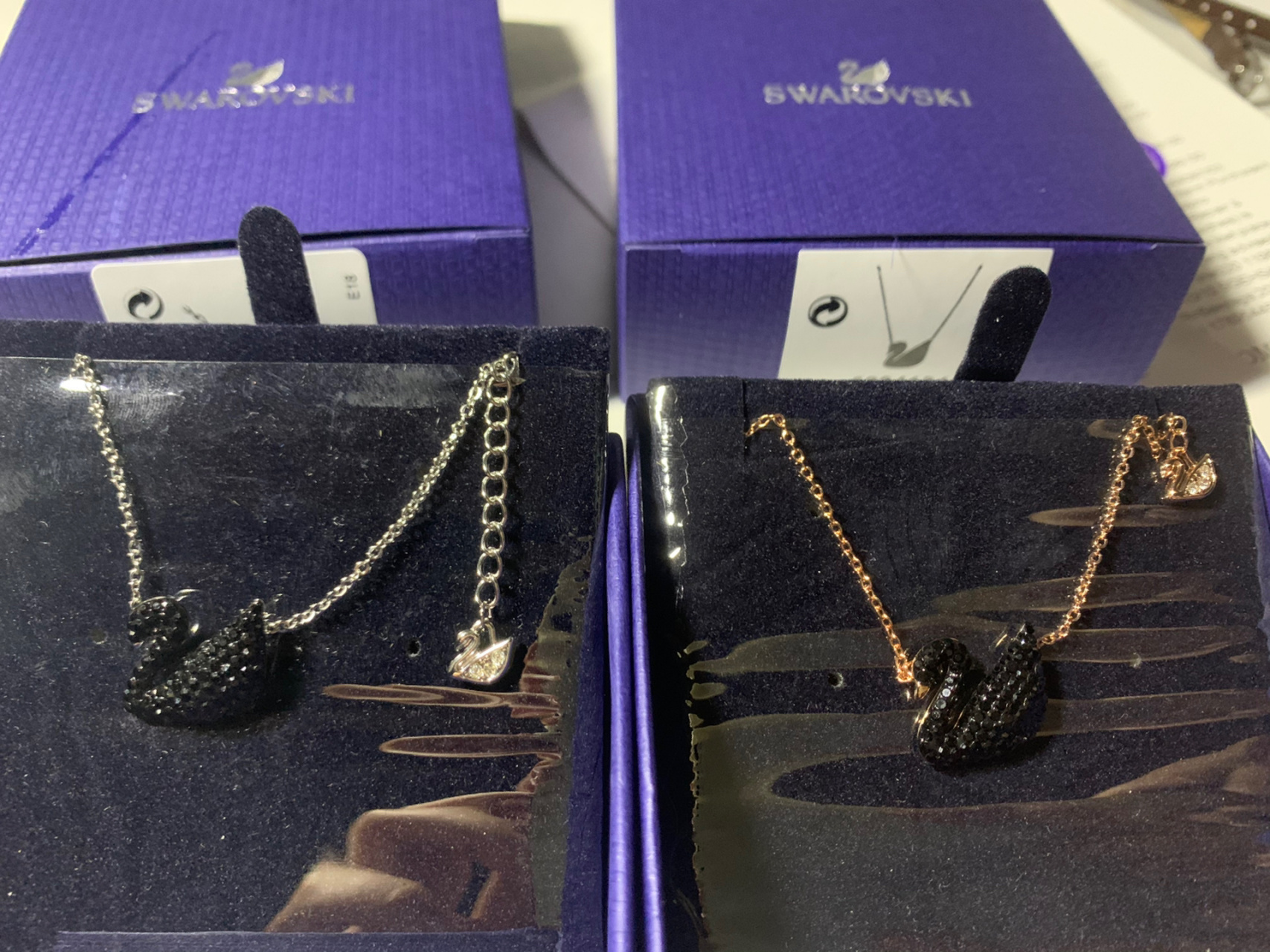 施华洛世奇黑天鹅真假鉴定 能麻烦姐妹们帮我看看吗 p1我看有人说正品