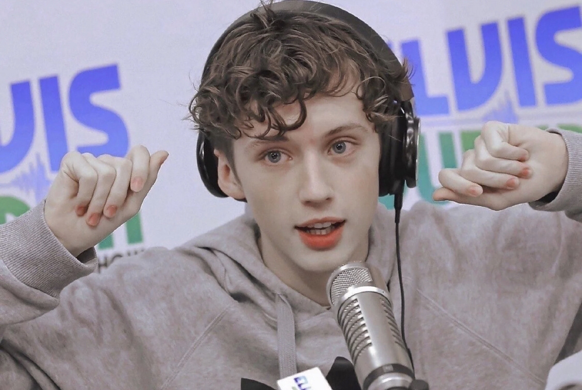 介绍100位欧美明星27/100 特洛耶·希文(troye sivan