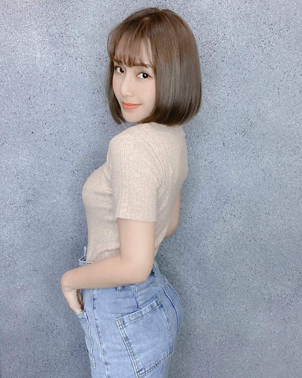 台湾美少女陈乐乐学生风装扮清纯无比,让人完全回到学生时代的初恋.