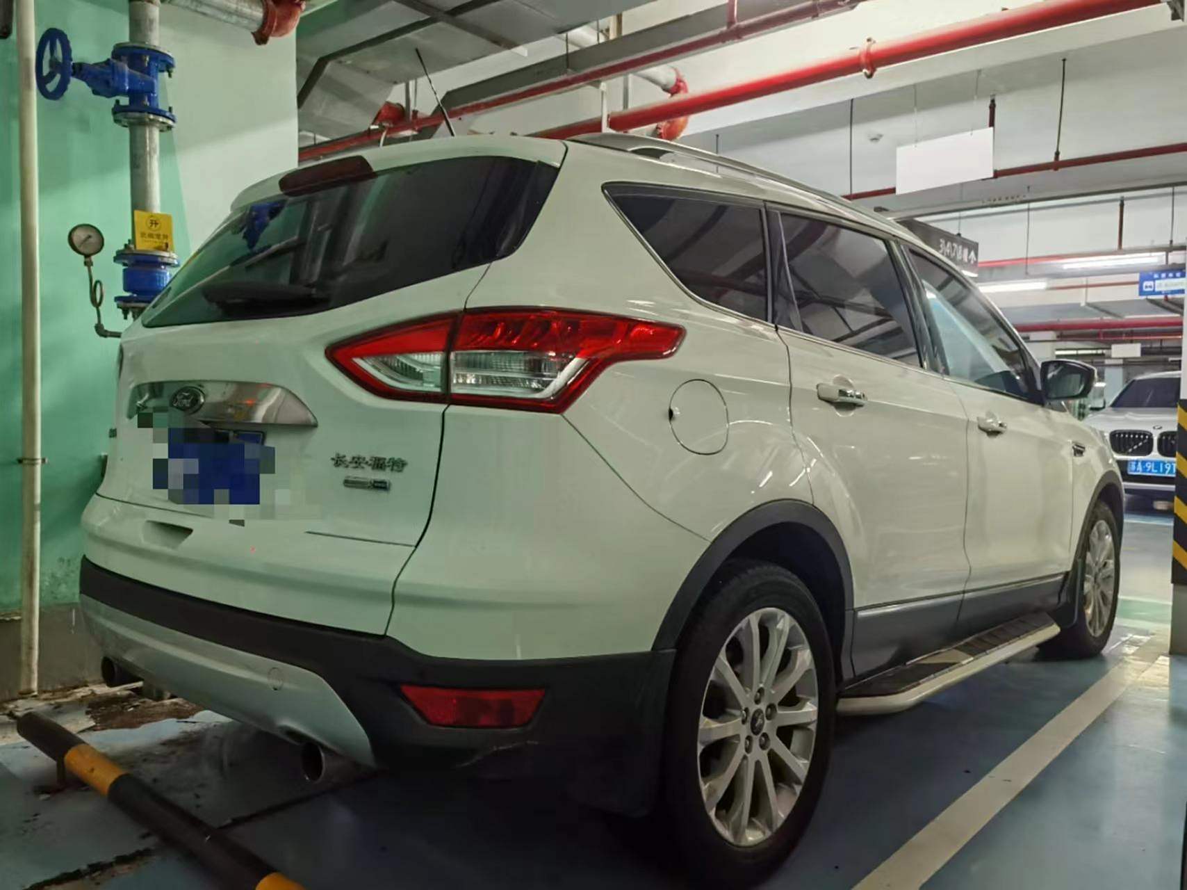 自己开的车,目前车辆白色2013款福特翼虎suv 1.