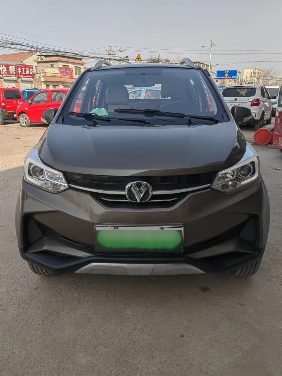 到家一辆20年中旬购买精品比德文v7高配,原厂增程器油电两用,车主加装