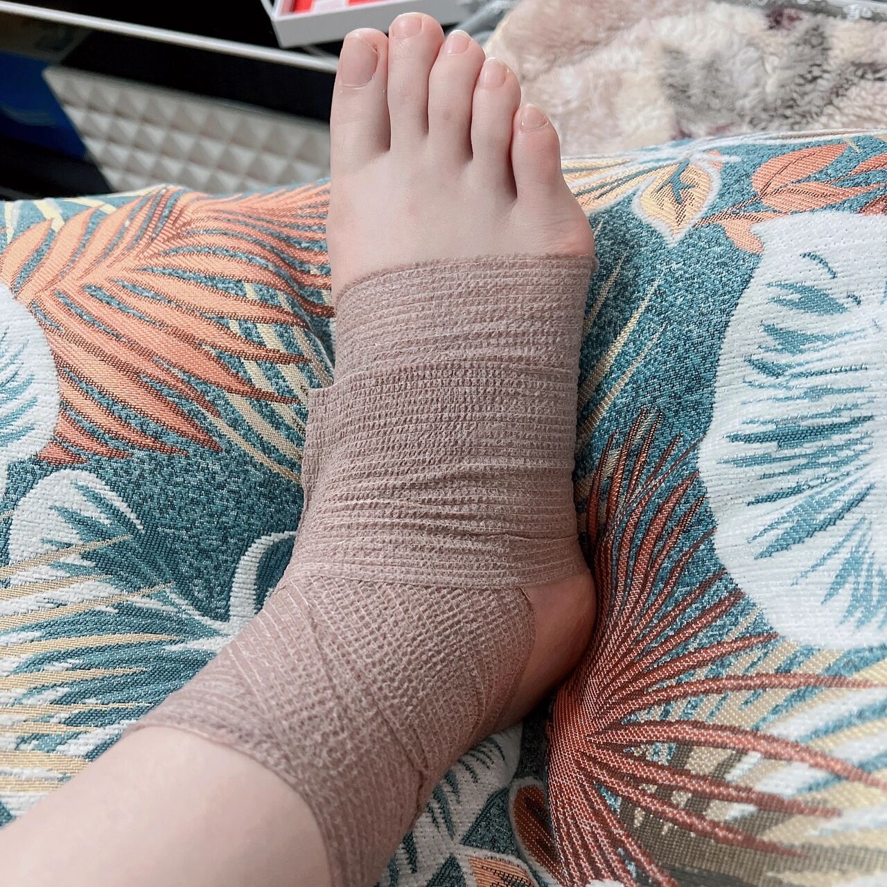 脚崴停止制动!立刻马上