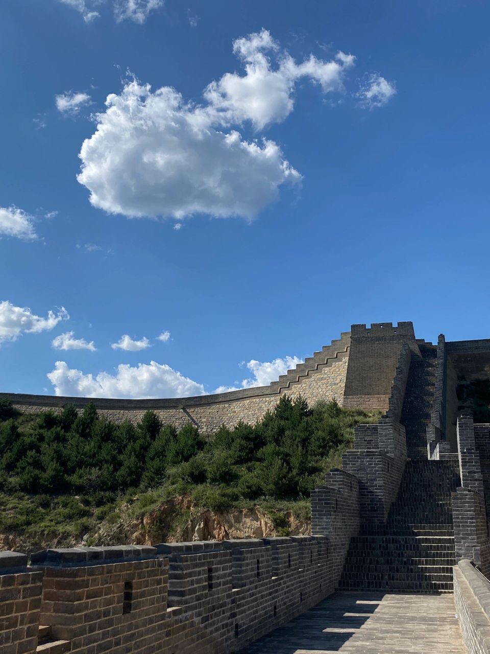 历史古迹:平型关明长城的美景    平型关大捷遗址,重建后的平型关长城