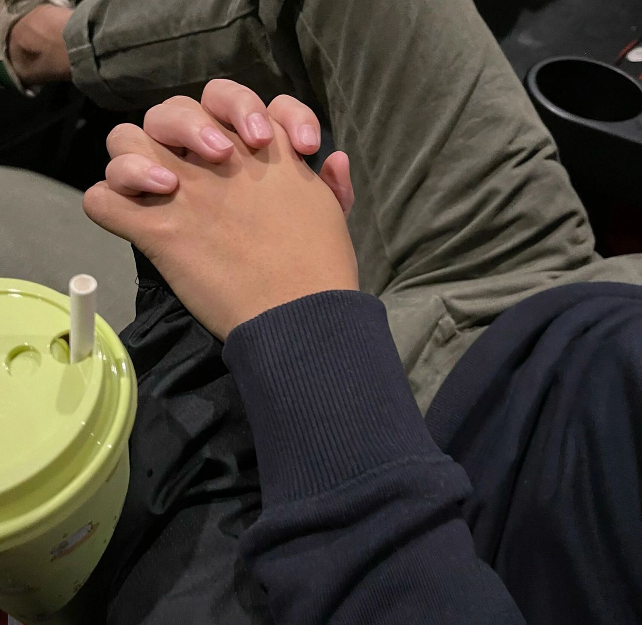 情侣拍照手势 为什么男生得手比女生的还要好看 快去找你的男友拍照吧