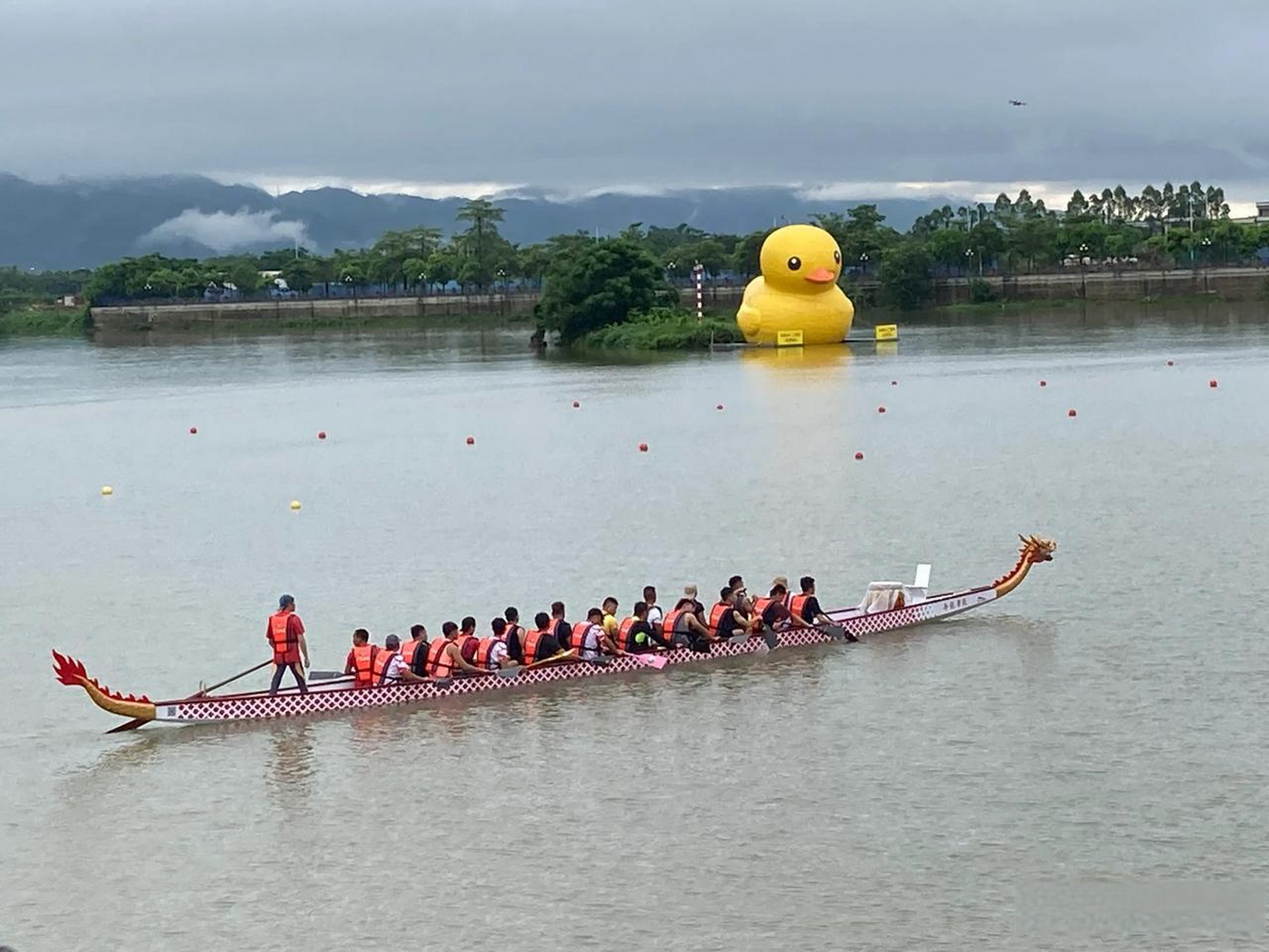 阳春漠阳江龙舟比赛