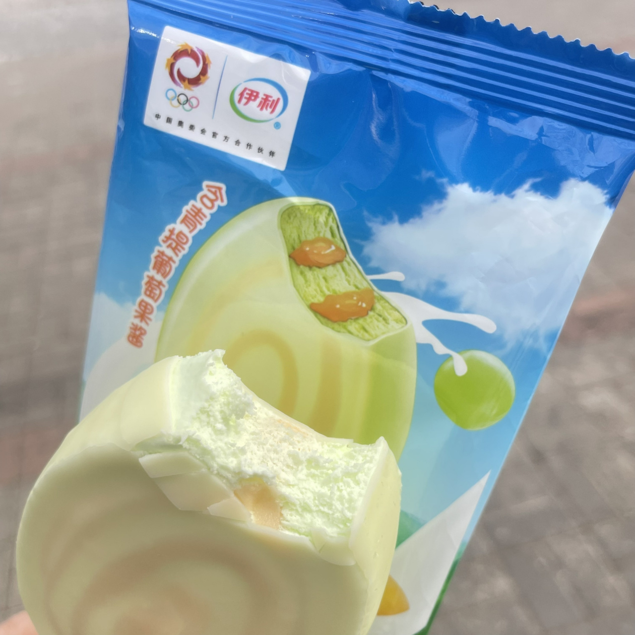 伊利牧场青提甜杏90(内附带价格) 入口就有青提的香味,没有太多杏子