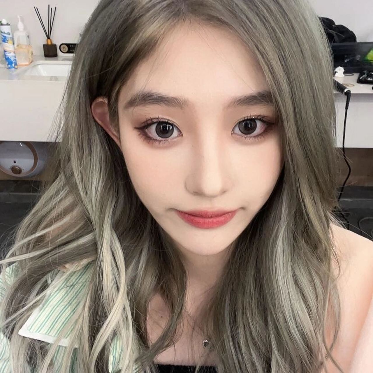 王奕头像 一一头像 一一好美又好帅啊啊啊啊     希望一一天天开开